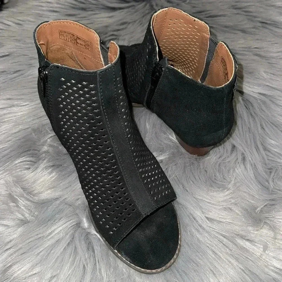 VIONIC Chryssa Peep Toe Booties Boots Black Suede Size 7 EUC Fall Shoes Comfy - Picture 9 of 10